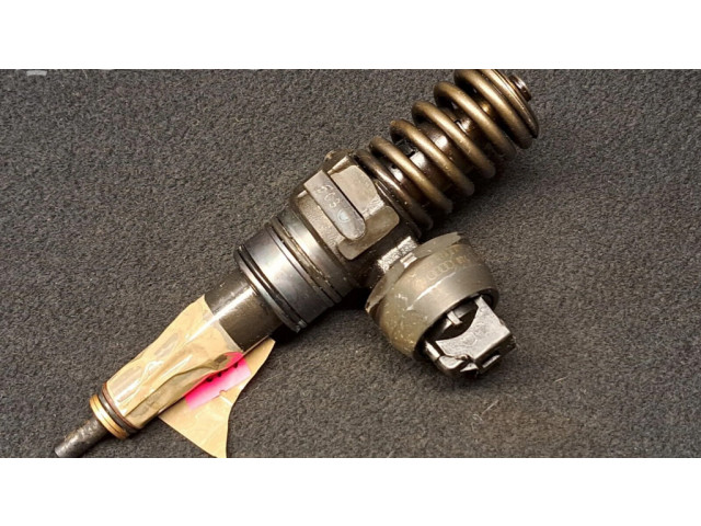 Vstřikovač 038130073B Skoda Octavia Mk1 (1U)