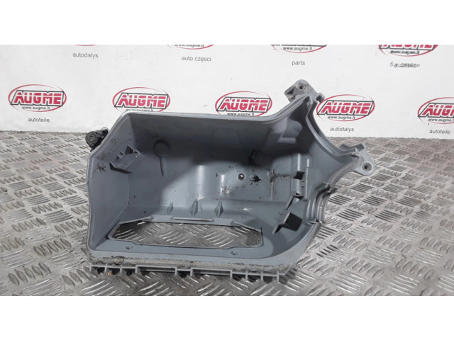 Другая деталь отсека двигателя