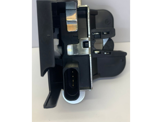 Замок багажника 5K0827505A, 5M0827505    Volkswagen Golf VI 2008 - 2013 года