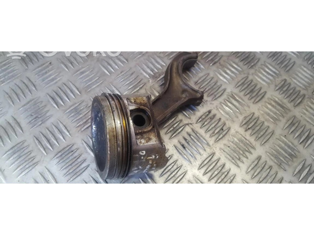 Píst Alfa Romeo 145 - 146 pro benzínový motor 1.6