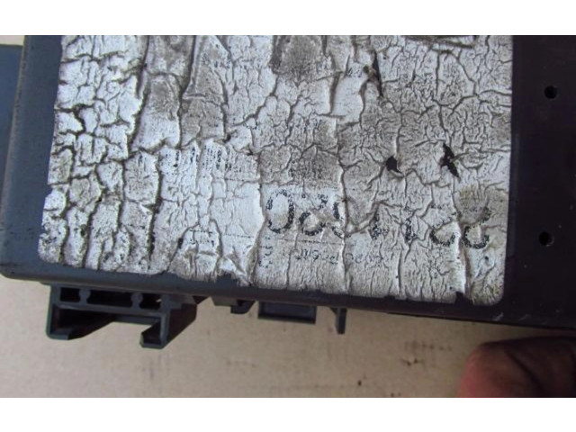 Блок предохранителей     Jeep Cherokee III KJ    