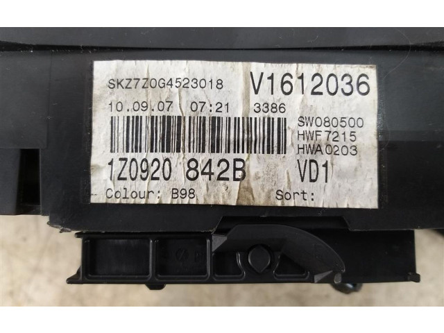 Панель приборов 1Z0920842B   Skoda Octavia Mk2 (1Z)       
