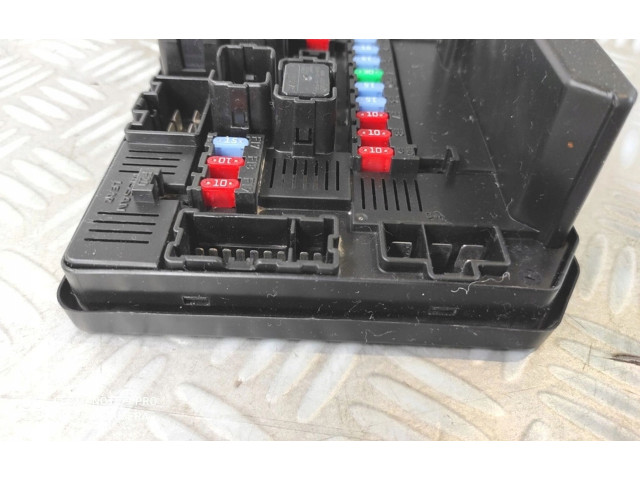 Pojistková skříňka 284B7JD02A Nissan Qashqai 2009