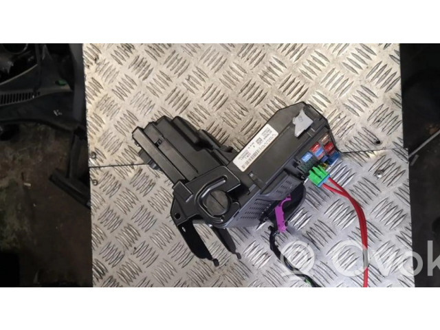 Блок предохранителей 30765646   Volvo XC70    