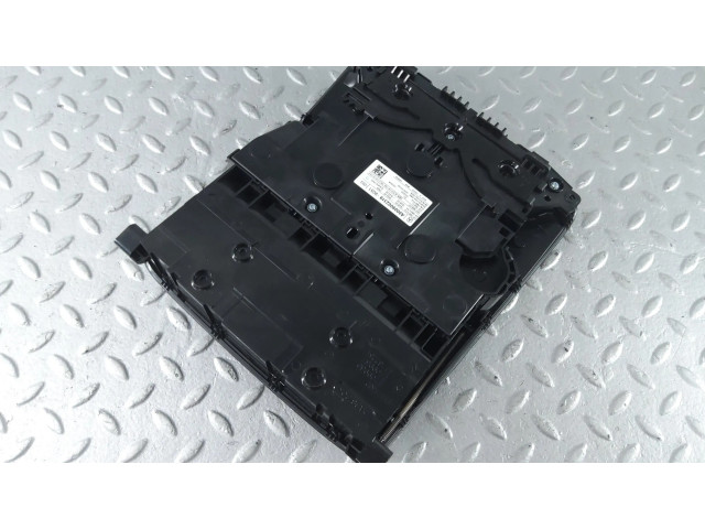 Фонарь освещения передних мест