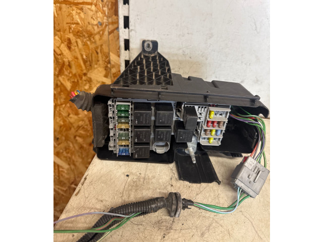 Блок предохранителей  30728132   Volvo XC90    