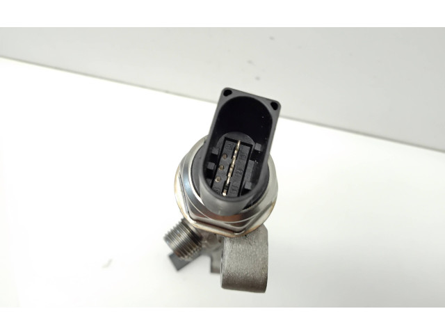 Топливная рампа R04L125, 057130764AB Skoda Octavia Mk3 (5E)