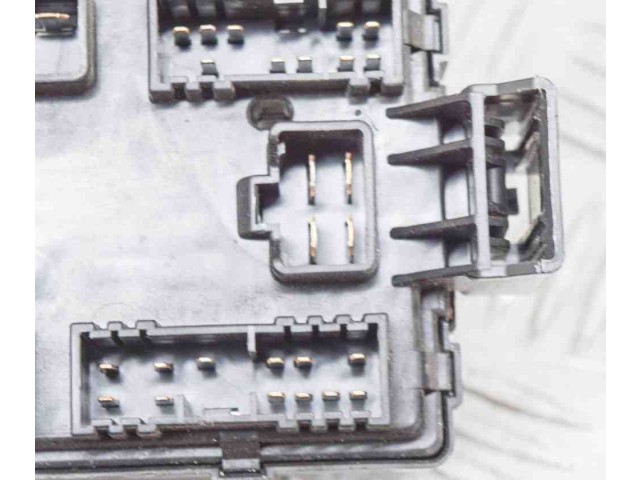   Pojistková skříňka MB649041   Dodge Stealth 1991