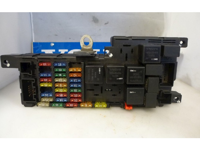 Блок предохранителей 8678449, 8678449 Volvo XC90