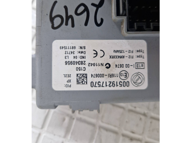 Блок предохранителей 28340956, 28340956 Opel Combo D