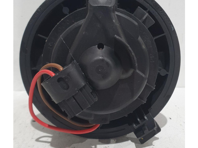 Вентилятор печки       Dacia Duster