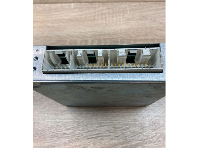 Блок управления двигателем Блок управления E2T01771, FE6C Mazda 626