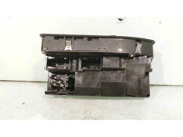 Включатель электрических окон