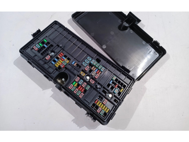 Блок предохранителей  L1MT-14D088-MF   Ford Explorer VI    