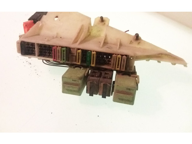 Pojistková skříňka 8371884 BMW 5 E39 2001