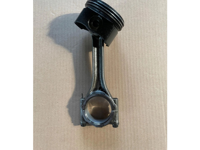  Поршень с шатуном  05L  Skoda Octavia Mk4  