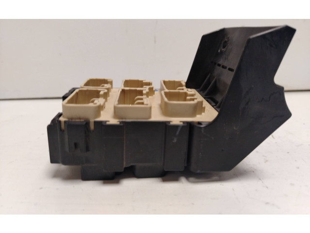 Блок предохранителей 82734   Toyota Corolla Verso AR10    