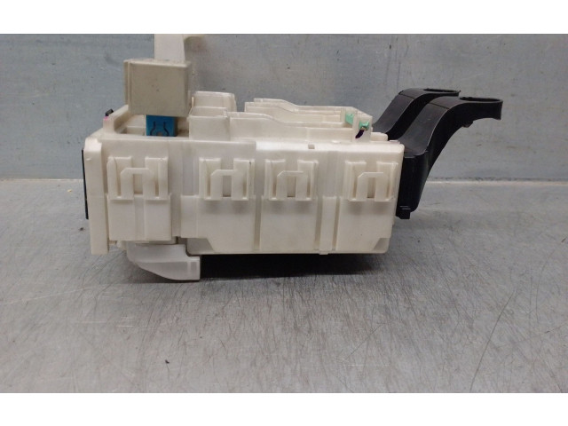 Pojistková skříňka Řídící jednotka BSM 8273012400 Toyota Corolla E140 E150 2008