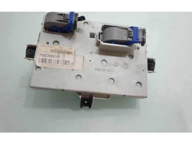 Блок предохранителей P68236667AE Jeep Cherokee