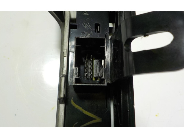 Блок управления климат-контролем 98404589XU, 98404589XU2 Peugeot 2008 II