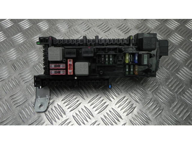 Pojistková skříňka 016706581A, K813 Mercedes-Benz C AMG W204 2009