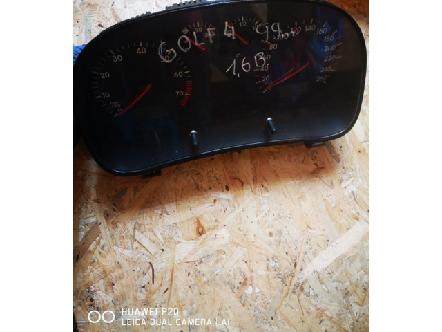 Přístrojová deska Volkswagen Golf IV 1999 1J0919861D