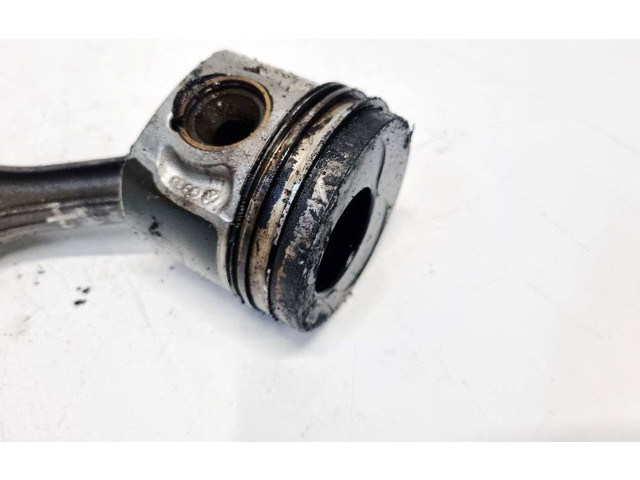 Поршень с шатуном Skoda Octavia Mk2 (1Z)