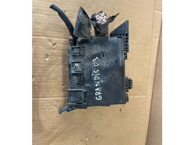 Блок предохранителей MR587816 Mitsubishi Grandis