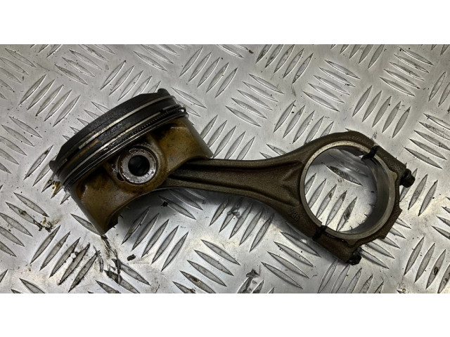 Píst 7 603 480, 11247603480 BMW 7 F01 F02 F03 F04 pro benzínový motor 4.4