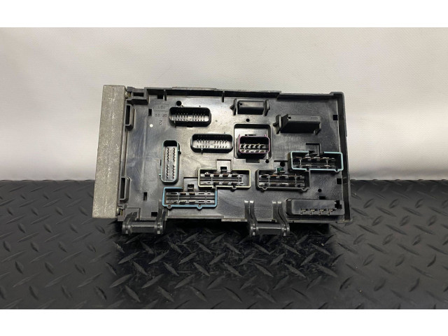 Блок предохранителей     05144580AC, T166601437    Chrysler Voyager 