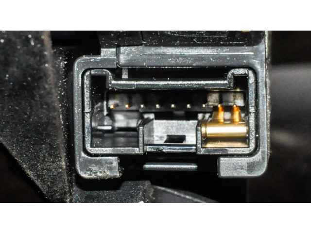 Подрулевой переключатель    Ford Focus