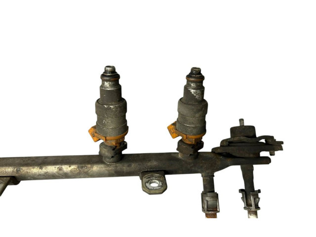 Топливная рампа Jeep Cherokee XJ для двигателя AMC 242 High Output