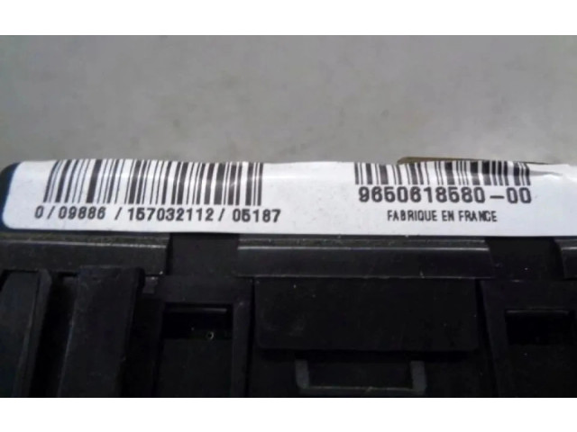 Pojistková skříňka Citroen Berlingo 2005