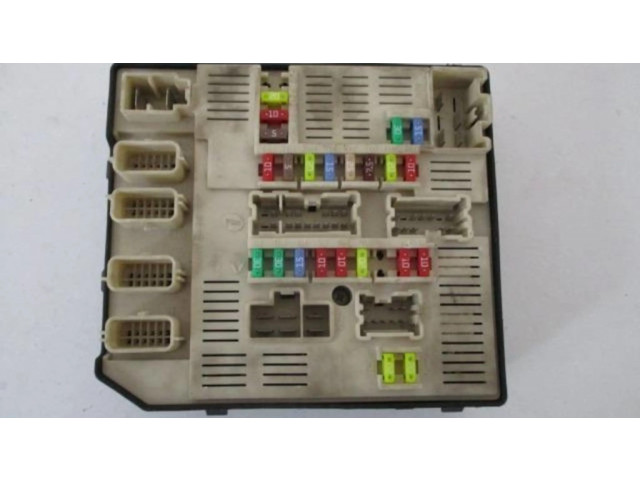 Pojistková skříňka 284B68372R, 519339501 Renault Megane III 2009