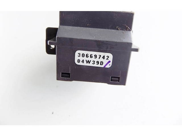 Ручка стеклоочистителей 90669742   Volvo V70