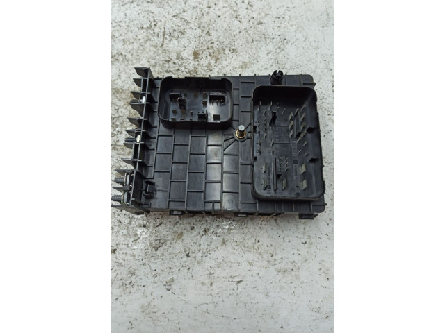 Блок предохранителей    Volkswagen Caddy    