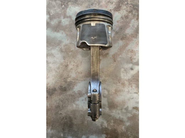  Поршень с шатуном    Nissan X-Trail T32  