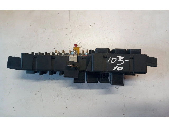 Блок предохранителей  30728008, 518828108   Volvo XC90    