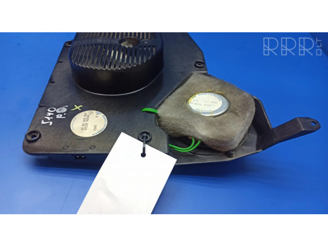 Громкоговоритель (громкоговорители) в передних дверях