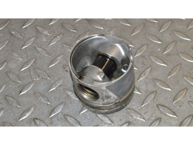 Píst 8349F, 65100 Mercedes-Benz C W204 OM 651.911