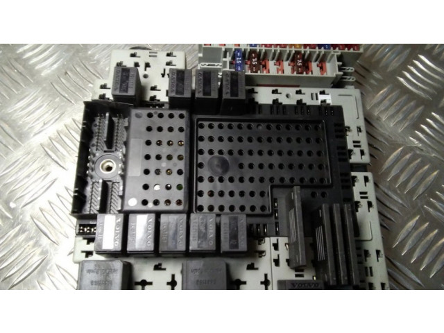 Блок предохранителей 08696040, 08696098   Volvo S60    