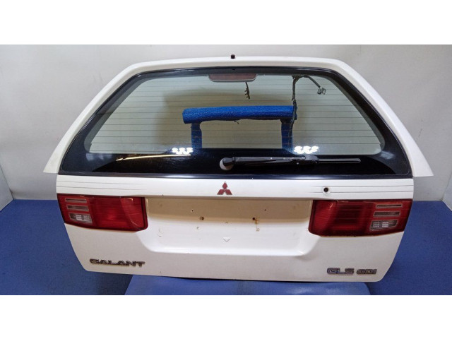 Задняя крышка (багажника)