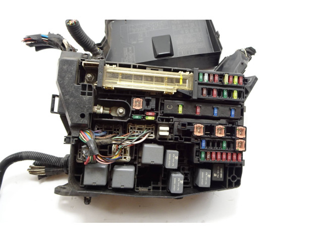 Pojistková skříňka 8211105X21, 864AE Toyota Avensis T270 2014