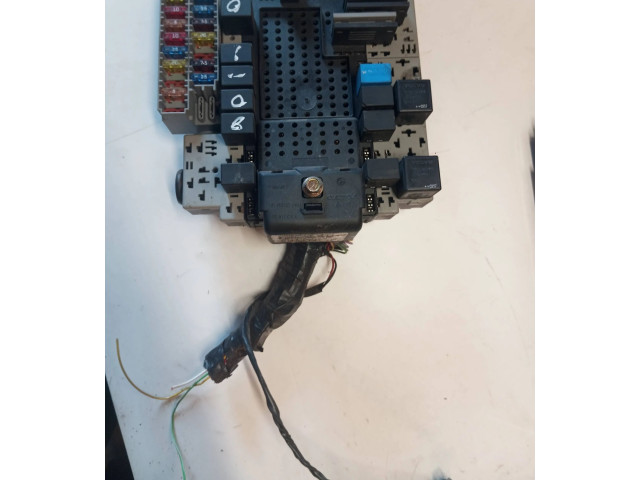 Блок предохранителей  9162316   Volvo V70    