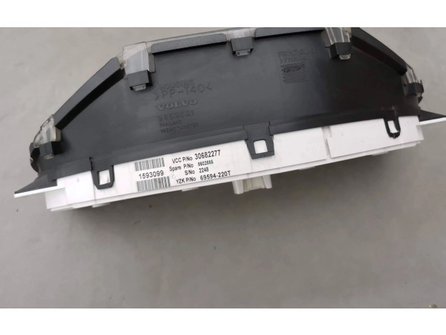 Панель приборов 30682277, 9459821   Volvo V70       