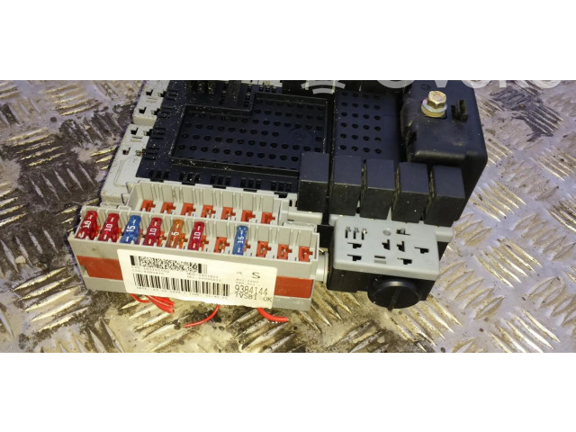 Блок предохранителей  9384144, tvsb1   Volvo S80    