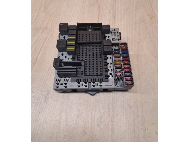 Блок предохранителей  8645729, 8688153   Volvo S80    