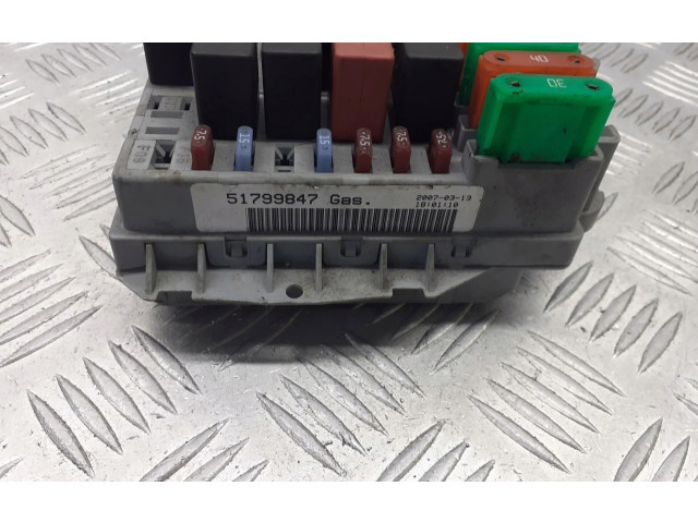 Блок предохранителей 51799847 Fiat Linea