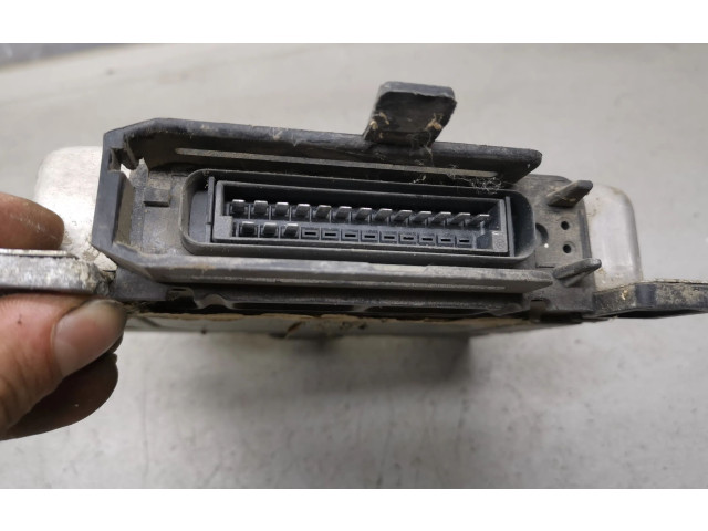 Řídící jednotka 0280000301, 90144512 Opel Rekord E2 1985