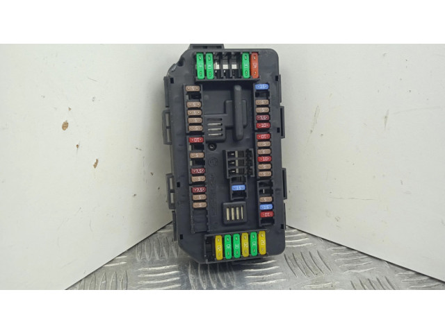 Pojistková skříňka 9389068 BMW 4 F36 Gran coupe 2016